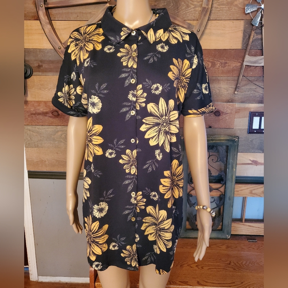 LuLaRoe Black w/ Yellow Floral Charlie Button Down Blouse - Picture 2 of 10